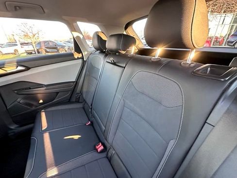 Used 2022 Volkswagen Taos SE image 26