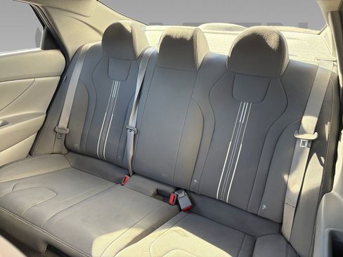 Used 2024 Hyundai Elantra Blue image 4