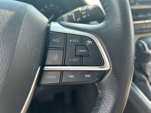 Used 2021 Toyota Sienna XLE w/ XLE Plus Package FWD image 16