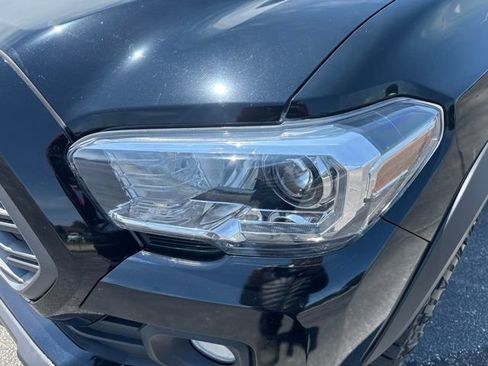 Used 2022 Toyota Tacoma TRD Off-Road w/ Technology Package RWD image 9