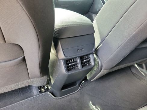 Used 2026 Chevrolet Equinox LT FWD image 10