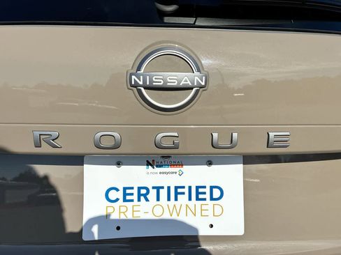 Used 2025 Nissan Rogue SV image 29