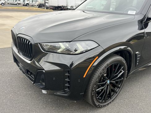 Used 2024 BMW X5 xDrive40i w/ M Sport Package image 11