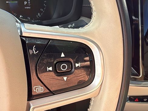 Used 2022 Volvo S60 T8 Inscription w/ Advanced Package image 10