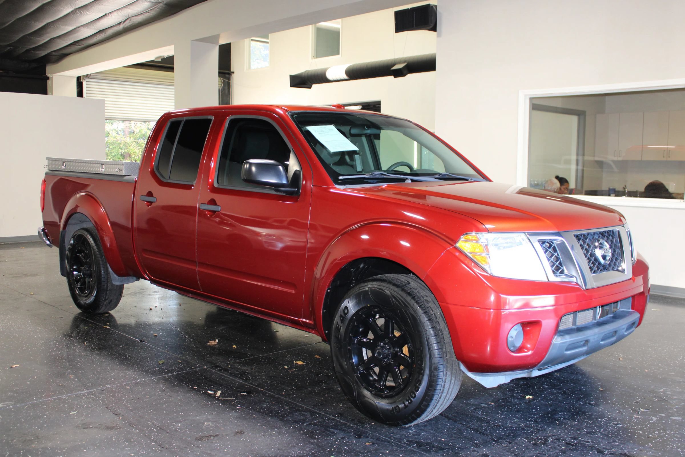 Used 2017 Nissan Frontier SV RWD image 1