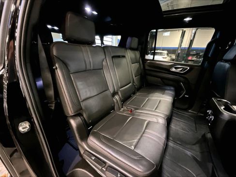 Used 2022 Chevrolet Suburban RST w/ Luxury Package image 16