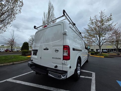 Used 2018 Nissan NV 3500 SL image 12