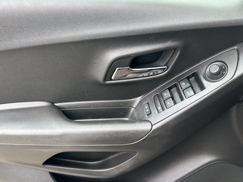 Used 2019 Chevrolet Trax LT w/ LT Convenience Package FWD image 10