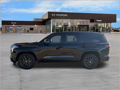 Used 2025 Toyota Sequoia Platinum AWD/4WD image 2