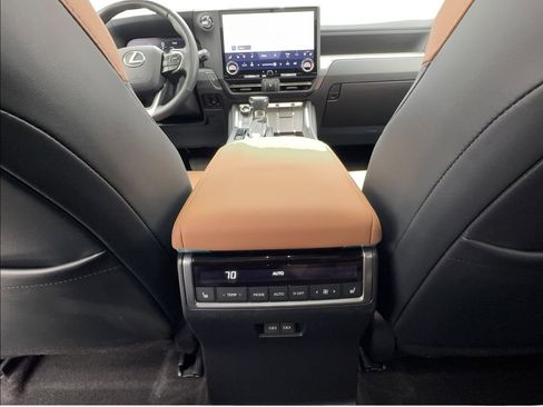 Used 2025 Lexus GX 550 w/ Accessory Package (2T) image 34