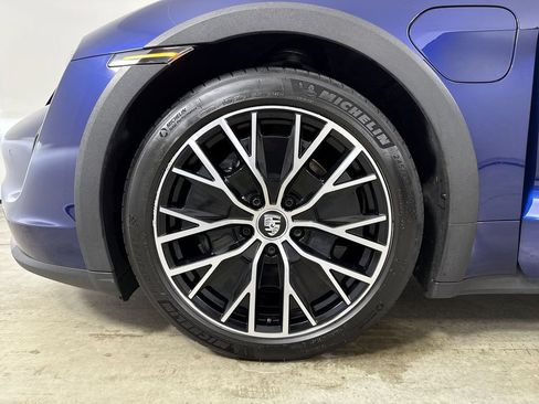 Certified 2023 Porsche Taycan 4 Cross Turismo AWD/4WD image 13