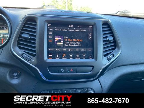 Used 2019 Jeep Cherokee Trailhawk w/ Cold Weather Group AWD/4WD image 15
