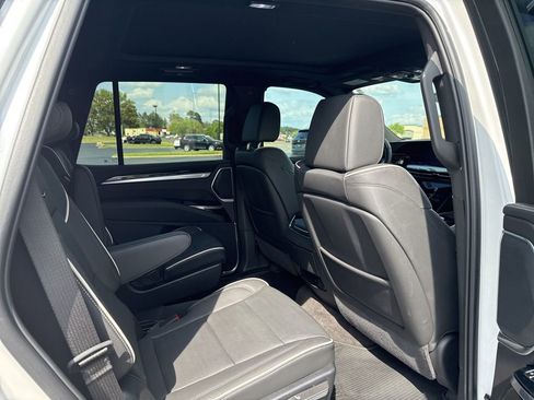 Used 2025 Cadillac Escalade Sport w/ Touring Package AWD/4WD image 9