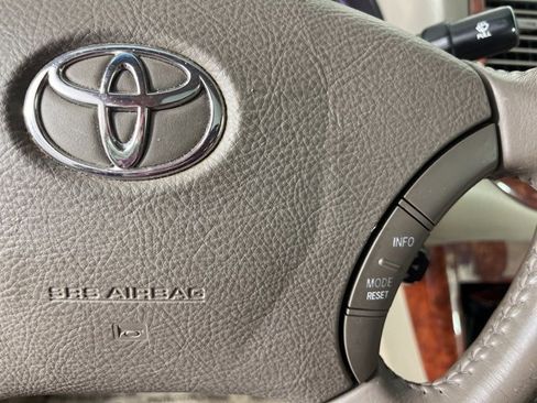 Used 2005 Toyota Camry XLE image 10
