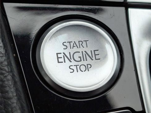 Used 2016 Volkswagen Golf R 4-Door image 25