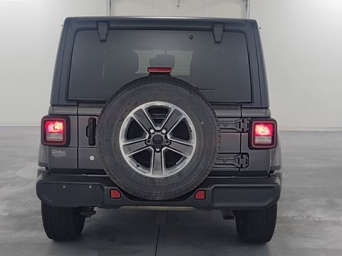Used 2019 Jeep Wrangler Unlimited Sahara image 7