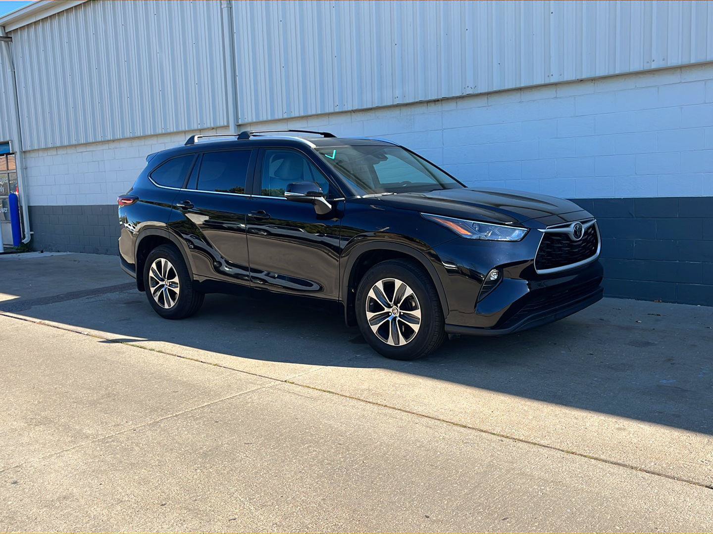 Used 2024 Toyota Highlander XLE AWD/4WD image 28