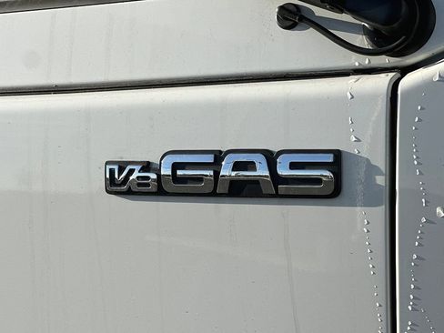 Used 2024 Isuzu NPR RWD image 18