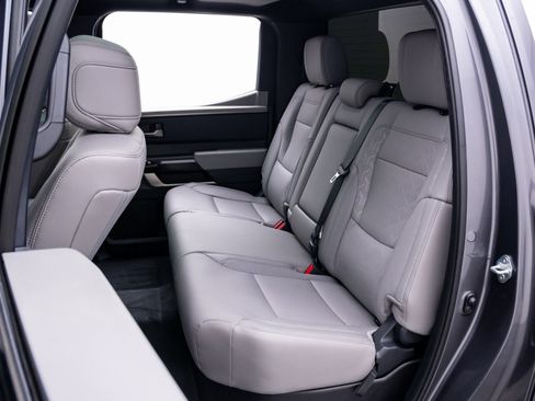 Used 2025 Toyota Tundra Limited AWD/4WD image 18