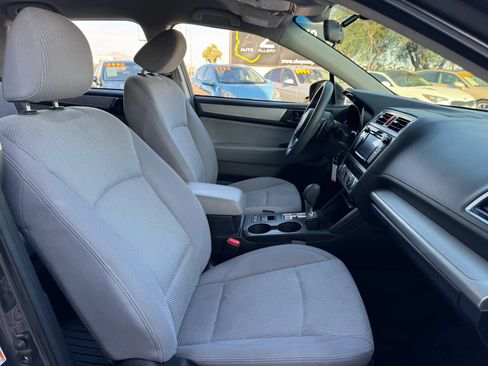 Used 2019 Subaru Outback 2.5i AWD/4WD image 32
