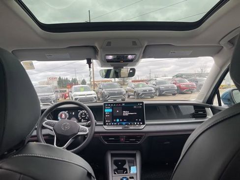 New 2026 Volkswagen Tiguan SE image 7