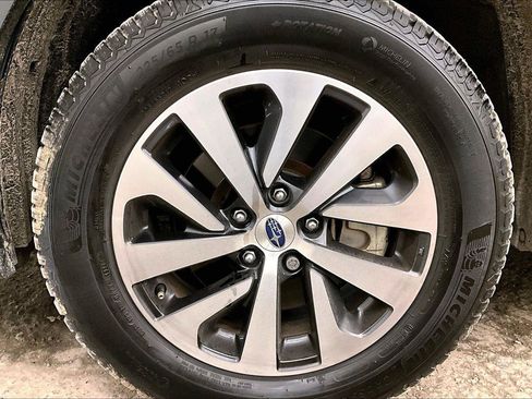 Used 2020 Subaru Outback Premium image 8