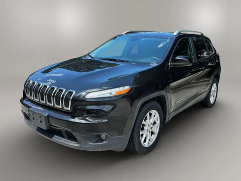 Used 2015 Jeep Cherokee Latitude w/ Comfort/Convenience Group FWD image 2