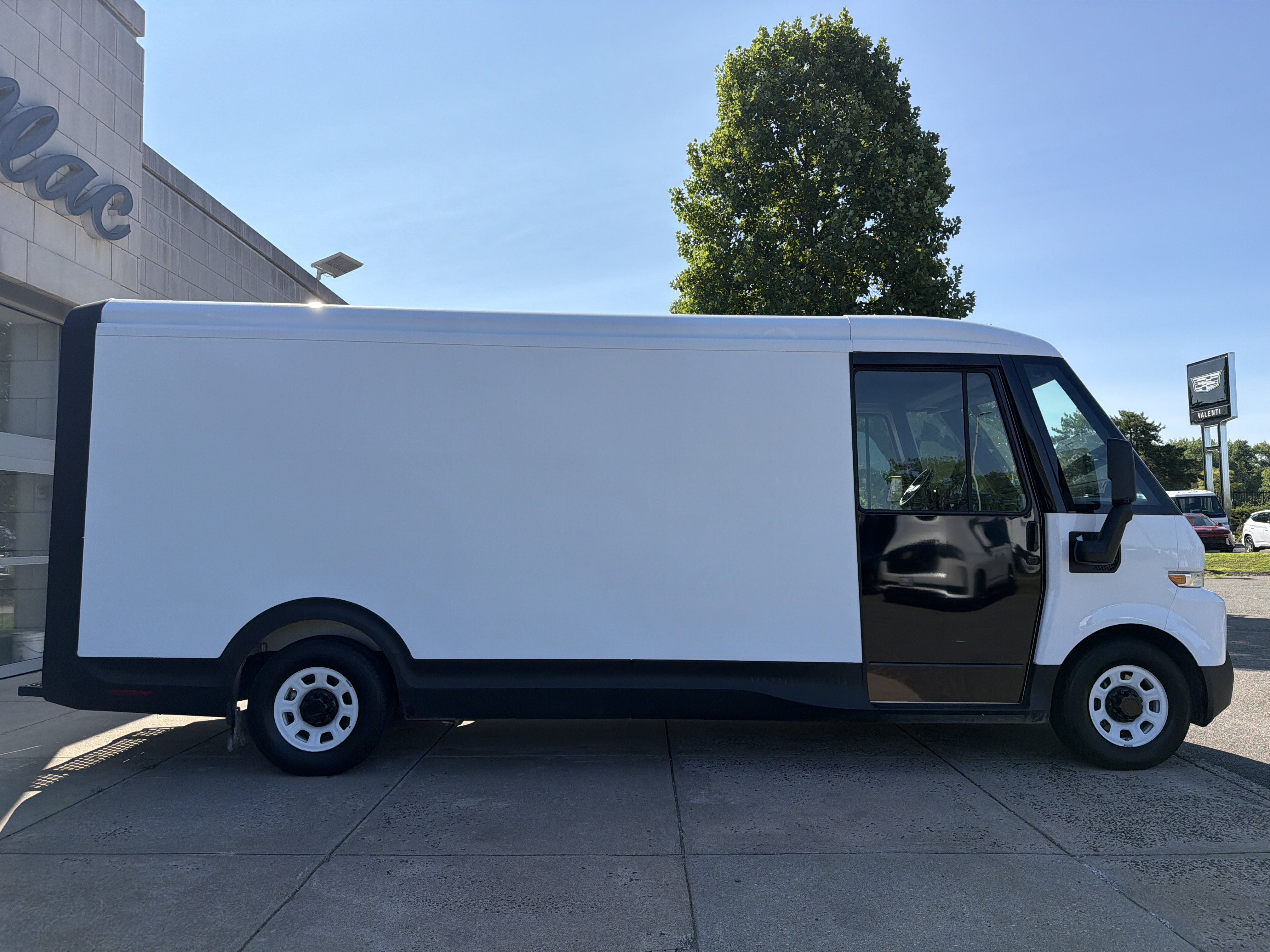 Used 2024 Chevrolet Brightdrop 600 w/ Commercial Equipment Package AWD/4WD image 7