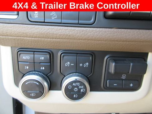Used 2021 GMC Yukon Denali w/ Denali Ultimate Package AWD/4WD image 24