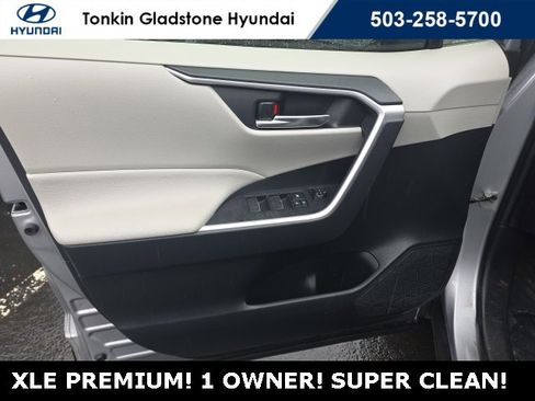 Used 2022 Toyota RAV4 XLE Premium image 8