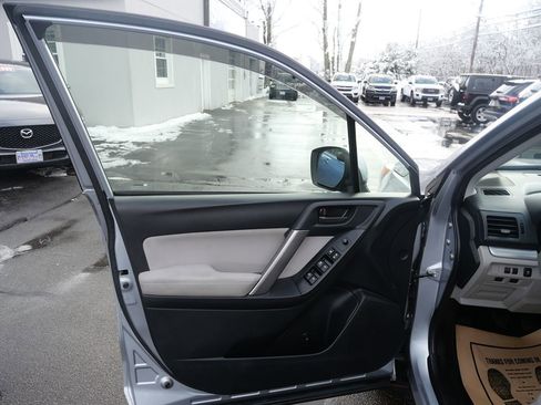 Used 2015 Subaru Forester 2.5i Premium image 14