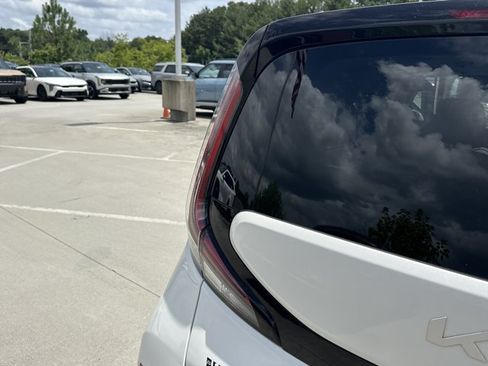 Certified 2023 Kia Soul LX FWD image 21