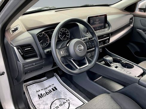 Certified 2021 Nissan Rogue SV FWD image 15