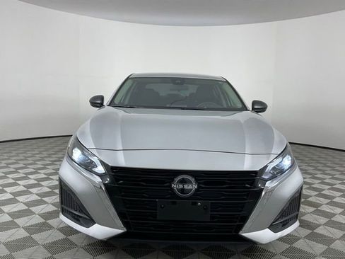 Used 2024 Nissan Altima 2.5 SV image 2