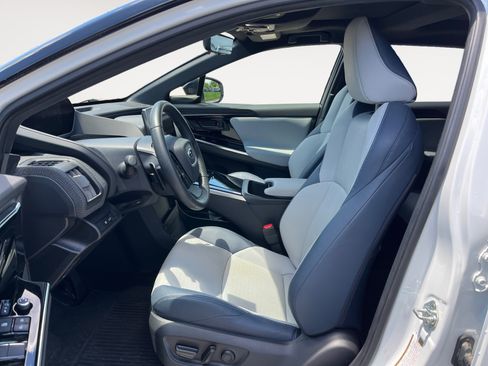 Used 2023 Subaru Solterra AWD image 9