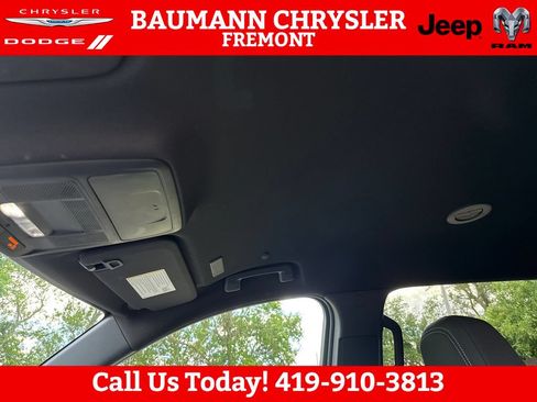 Used 2024 Chevrolet Traverse LT FWD image 21