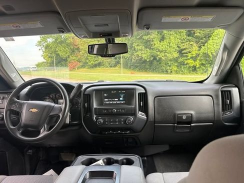 Used 2018 Chevrolet Silverado 2500 W/T w/ WT Convenience Package AWD/4WD image 11