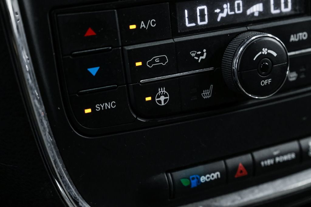 Used 2015 Chrysler Town & Country Touring w/ Driver Convenience Group FWD image 23