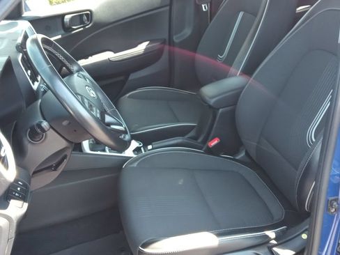 Used 2022 Hyundai Venue Limited FWD image 19