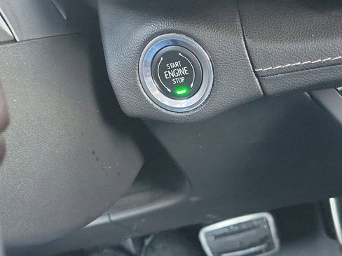 Used 2022 Buick Envision Essence w/ Sport Touring Package image 16