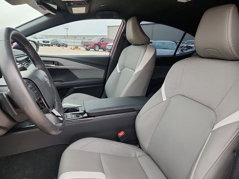 Used 2025 Toyota Camry SE image 12