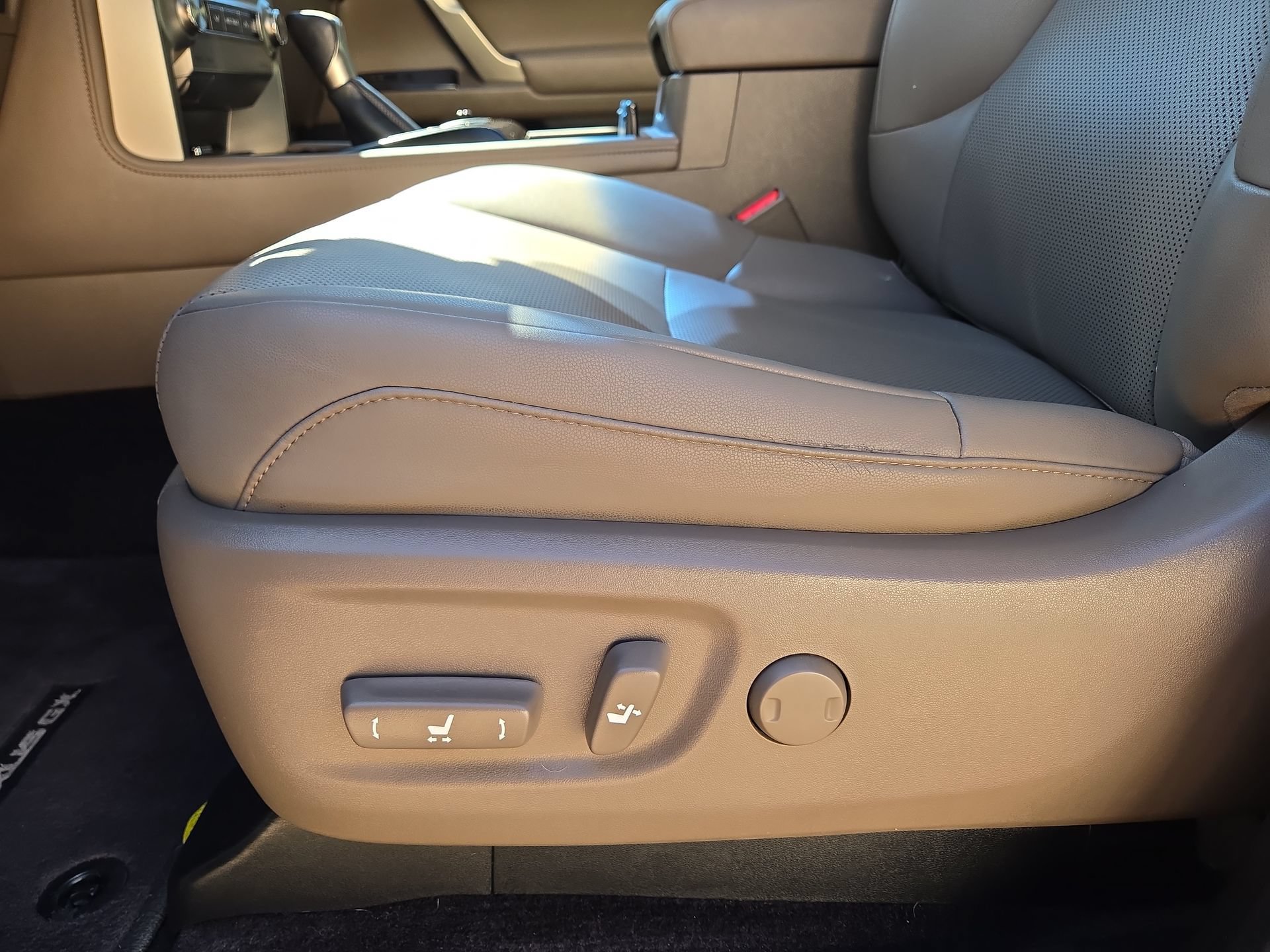 Used 2021 Lexus GX 460 Premium w/ Premium Package AWD/4WD image 17