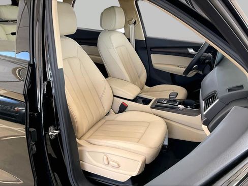 Used 2025 Audi Q5 2.0T Premium w/ Convenience Plus Package AWD/4WD image 9