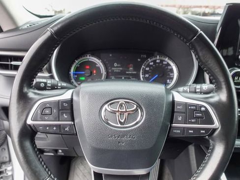 Certified 2023 Toyota Highlander XLE image 39