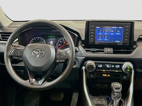 Used 2021 Toyota RAV4 XLE image 19