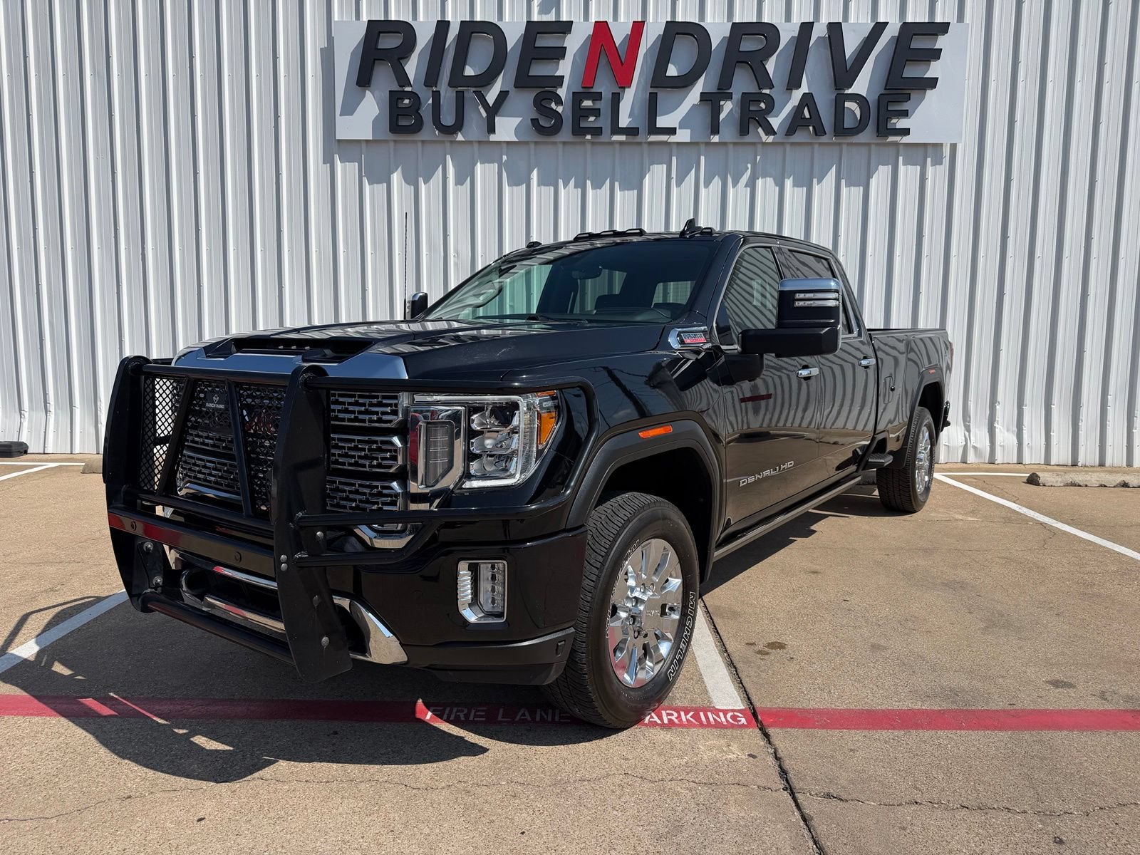 Used 2021 GMC Sierra 2500 Denali w/ Denali Ultimate Package AWD/4WD image 1
