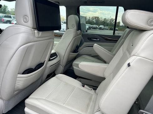 Used 2023 Cadillac Escalade Sport Platinum w/ LPO, ONYX Package image 12