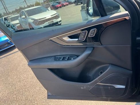Used 2018 Audi Q7 3.0T Prestige w/ Prestige Package AWD/4WD image 18