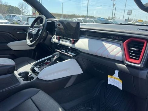 Used 2024 GMC Canyon AT4X w/ AT4X AEV Edition image 25