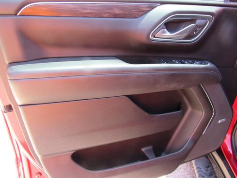 Used 2024 Chevrolet Tahoe Z71 w/ Luxury Package AWD/4WD image 15